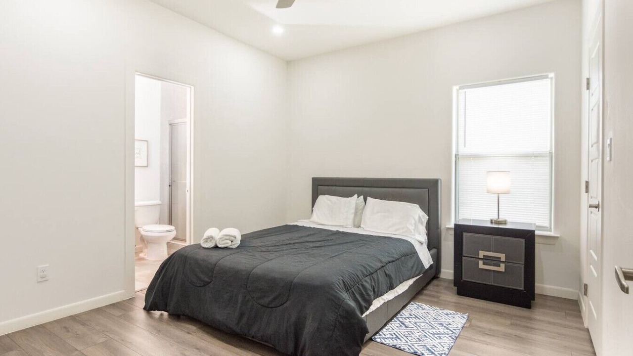 Photo of Bedroom in Edinburg