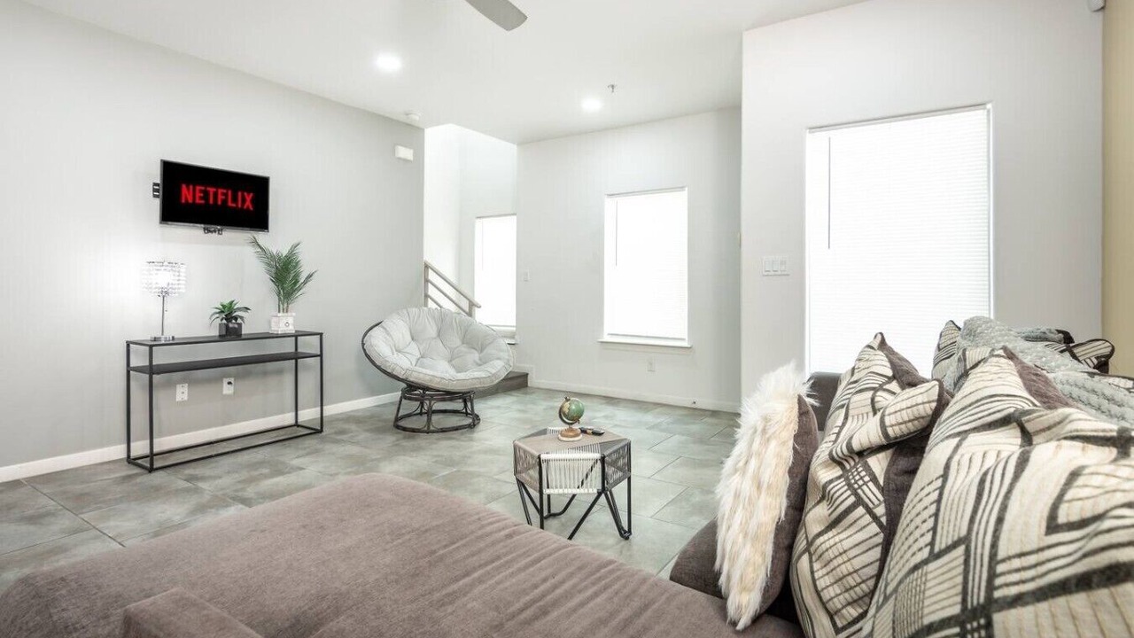 Photo of Livingroom in Edinburg