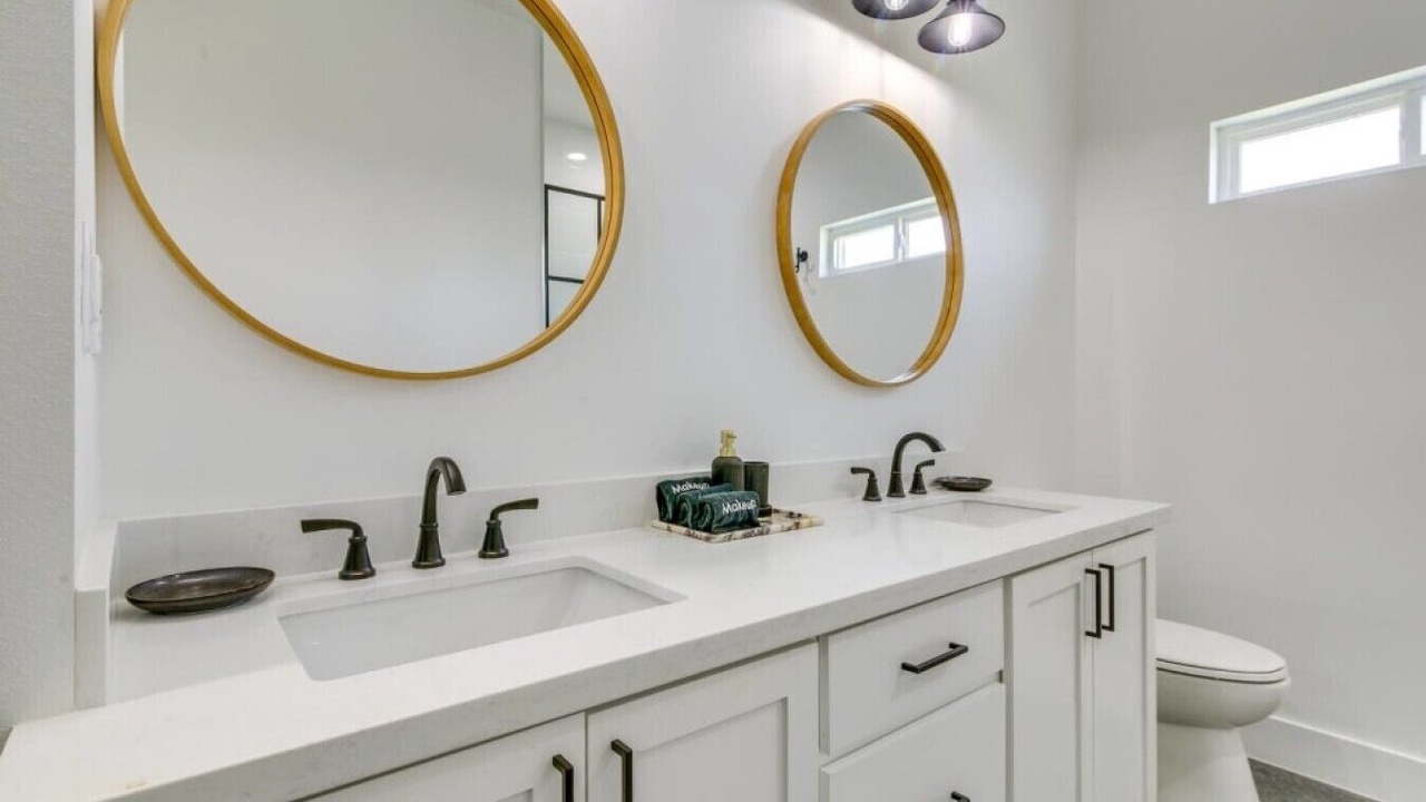 Photo of Bathroom in Brownsville