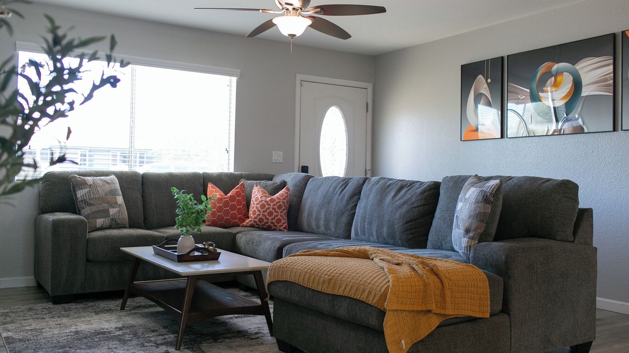 Photo of Livingroom in New Papago Parkway
