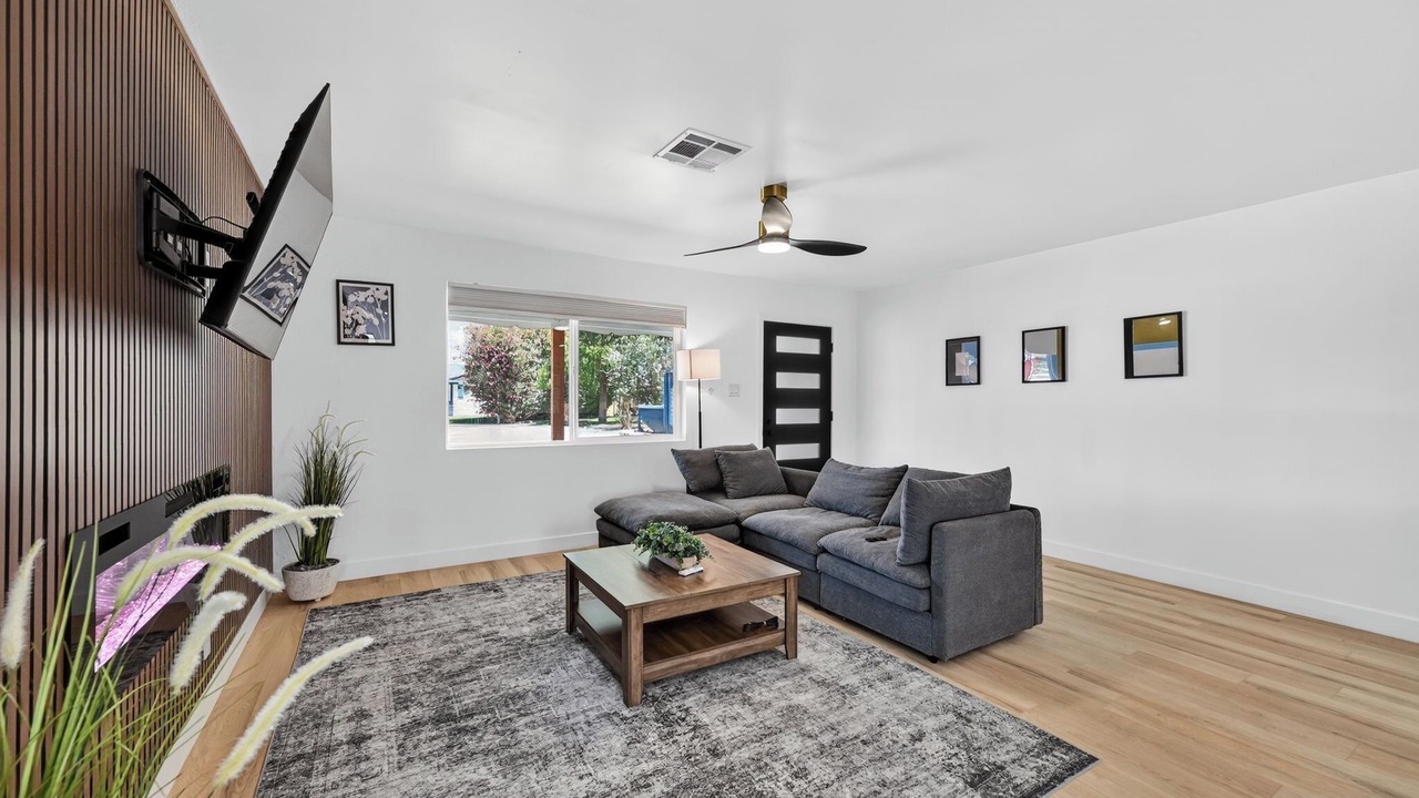 Photo of Livingroom in Papago Parkway
