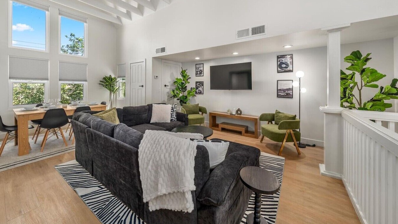 Photo of Livingroom in Camelback East