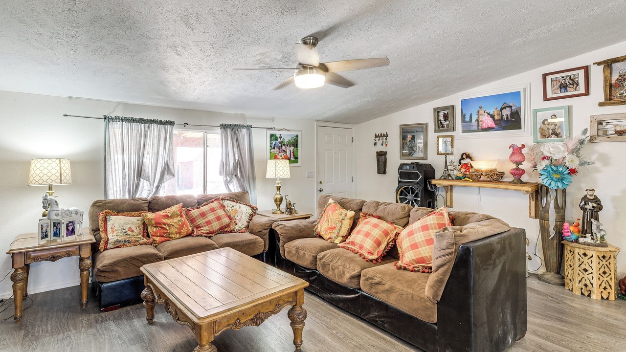 Photo of Livingroom in Maricopa