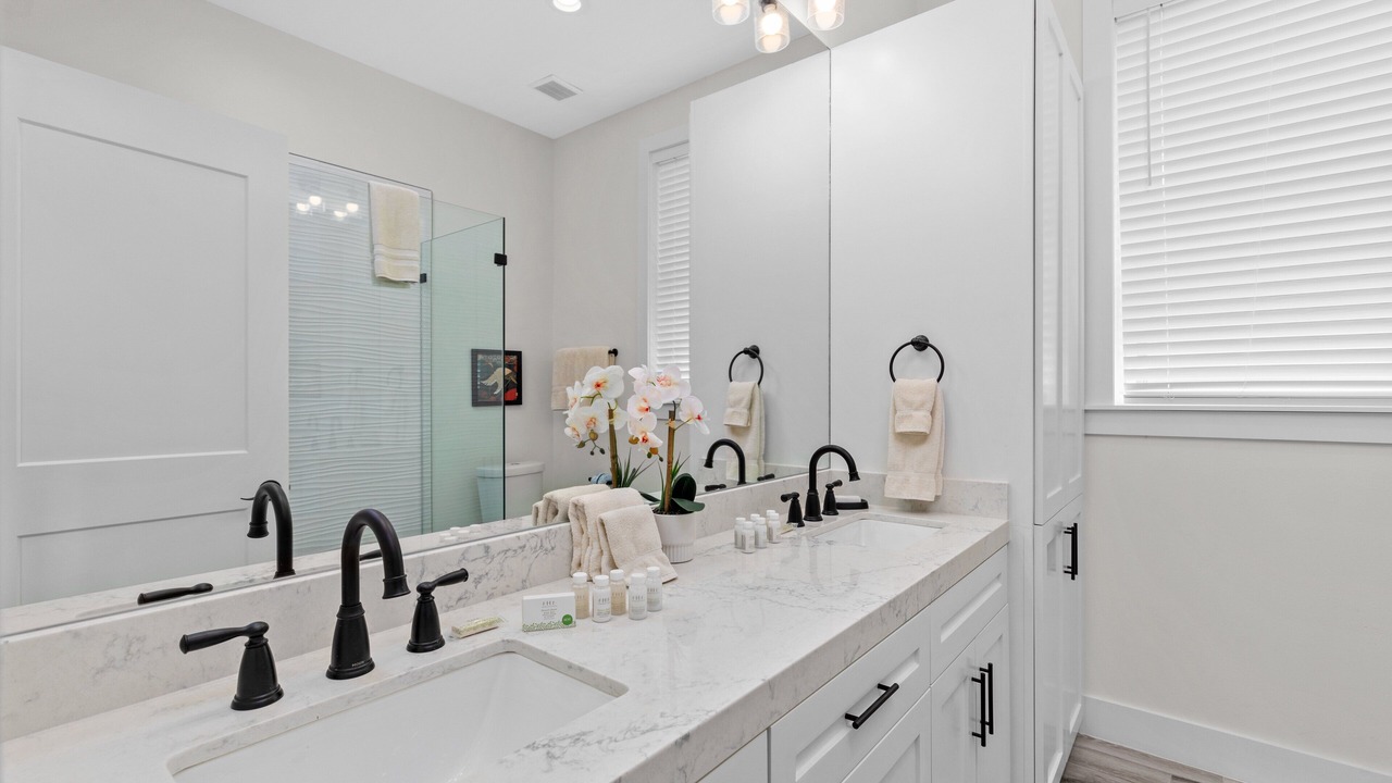 Photo of Bathroom in The Shores
