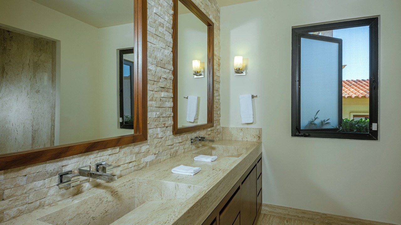 Photo of Bathroom in Buzzards