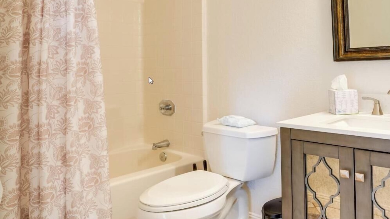Photo of Bathroom in Garden Lakes