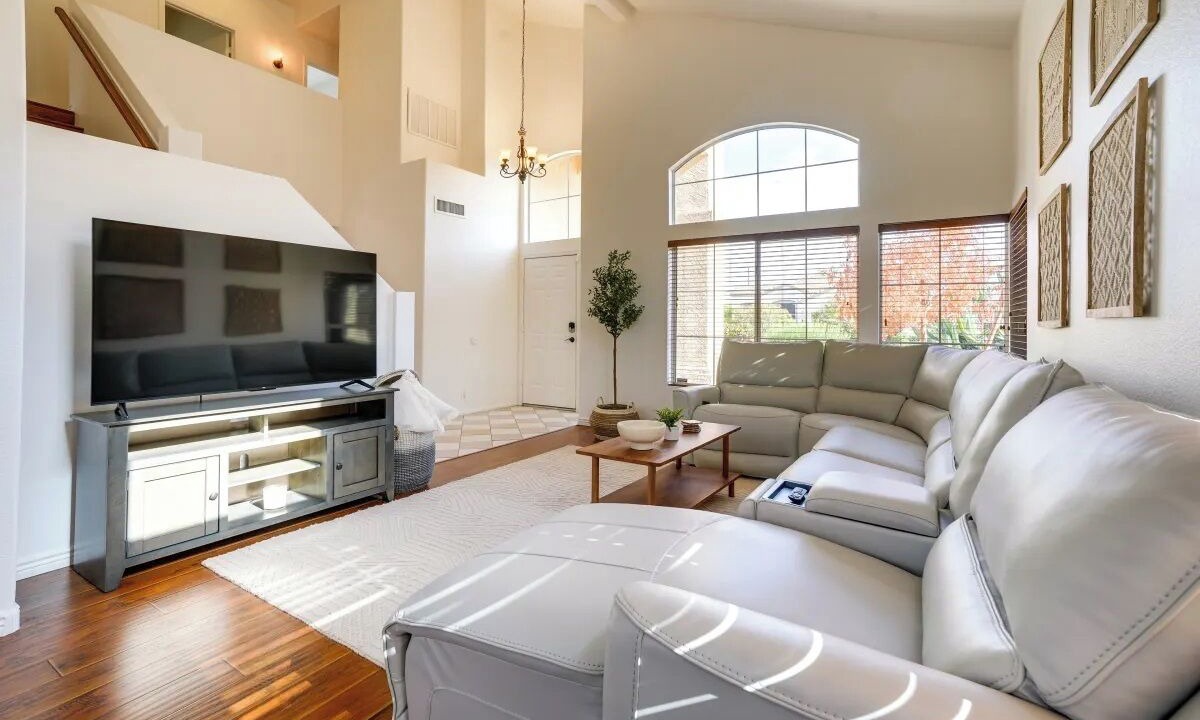 Photo of Livingroom in Garden Lakes