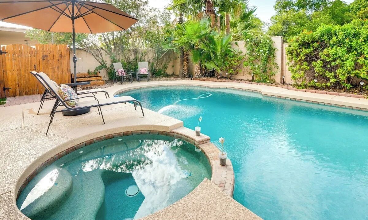 Photo of Outdoor in Garden Lakes