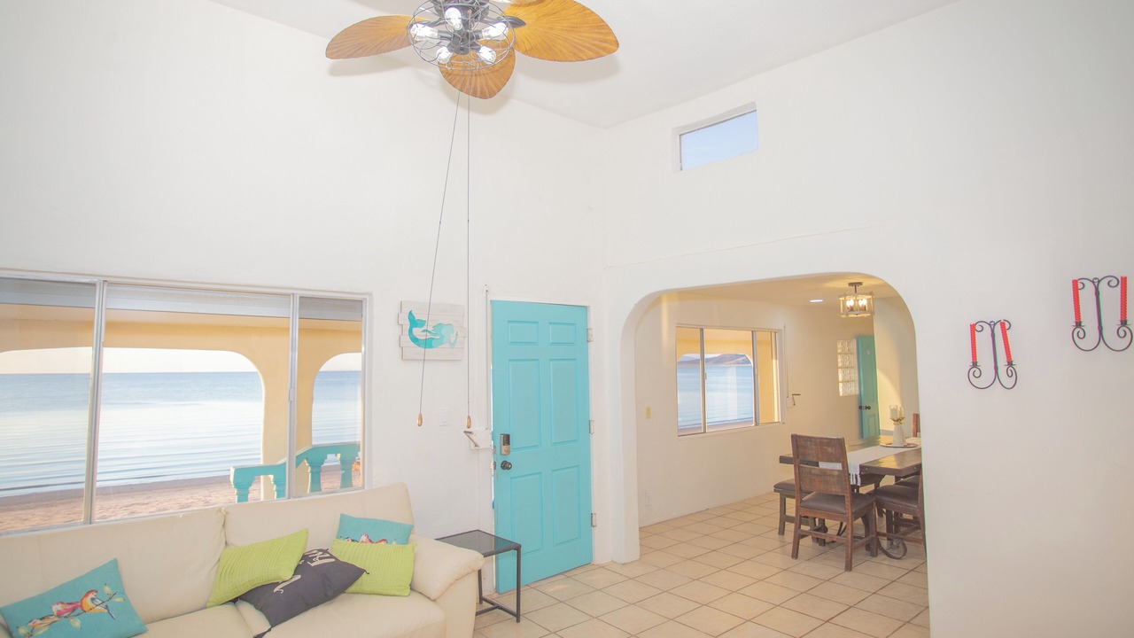 Photo of Livingroom in Cholla Bay