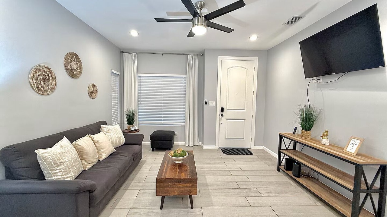 Photo of Livingroom in Brownsville