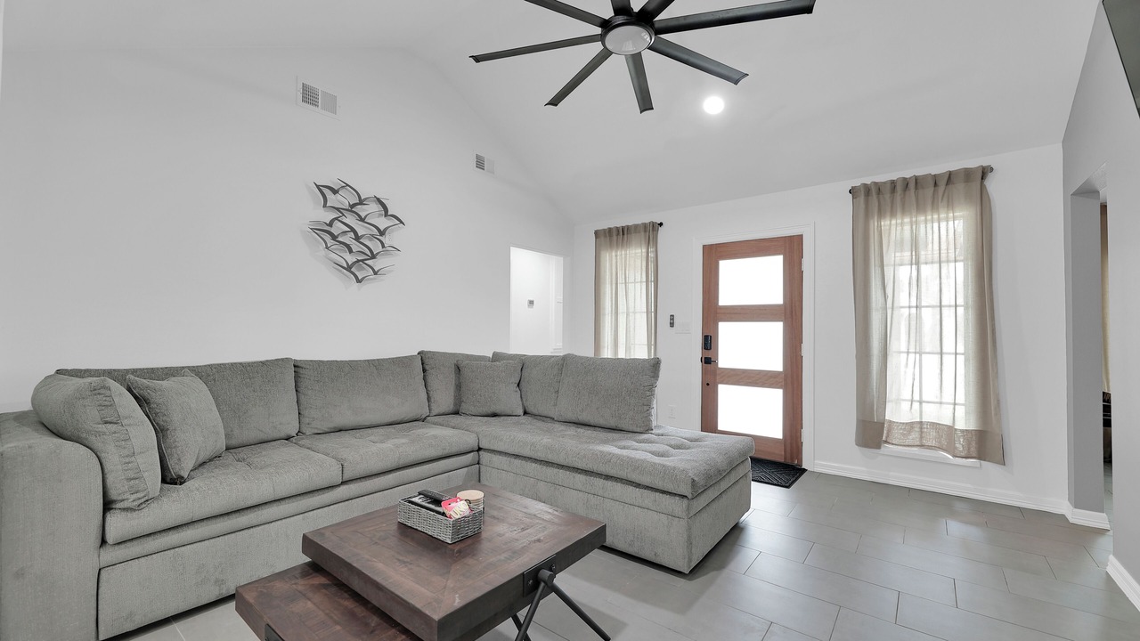 Photo of Livingroom in Edinburg