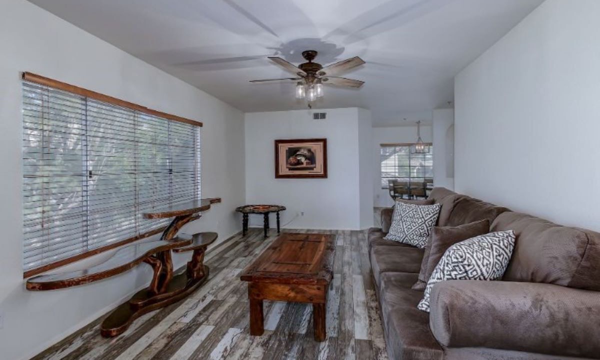 Photo of Livingroom in La Tierra Estates