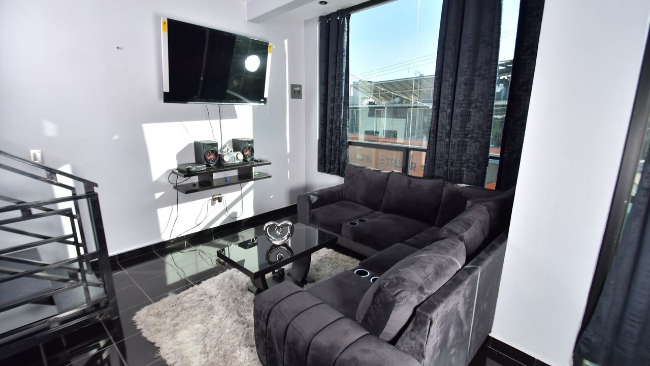 Photo of Livingroom in Raquet Club