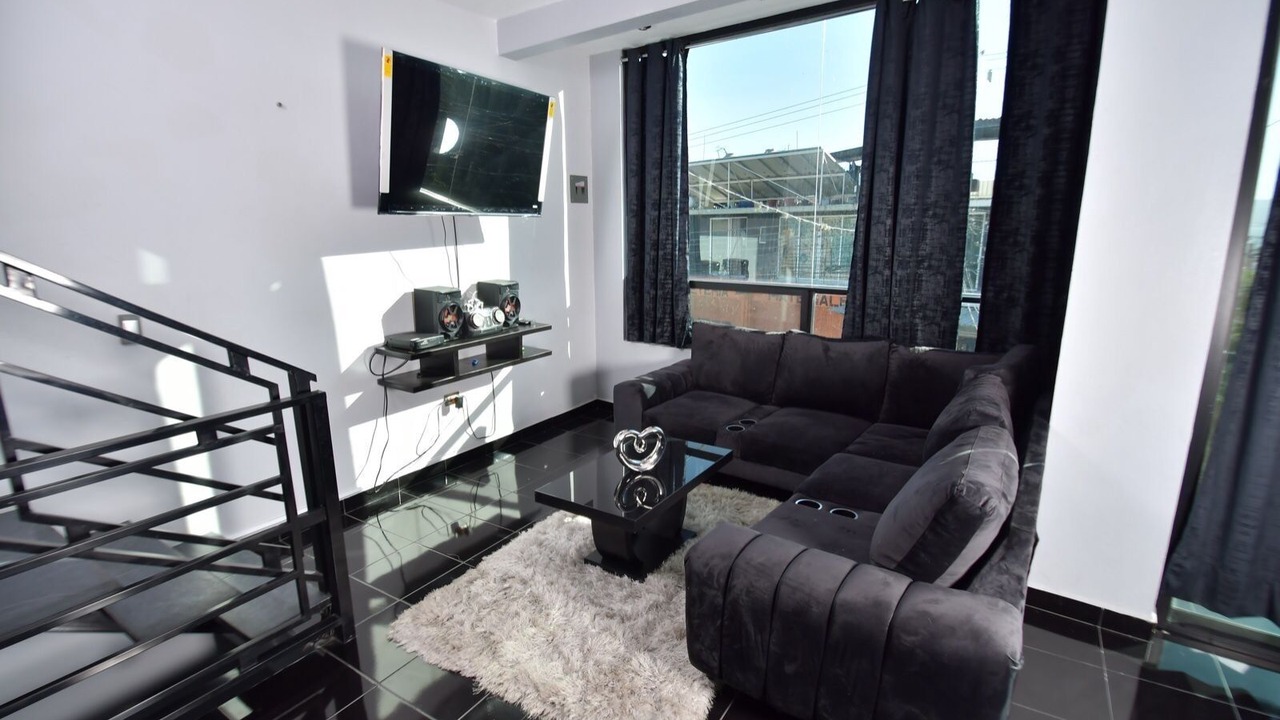 Photo of Livingroom in Raquet Club