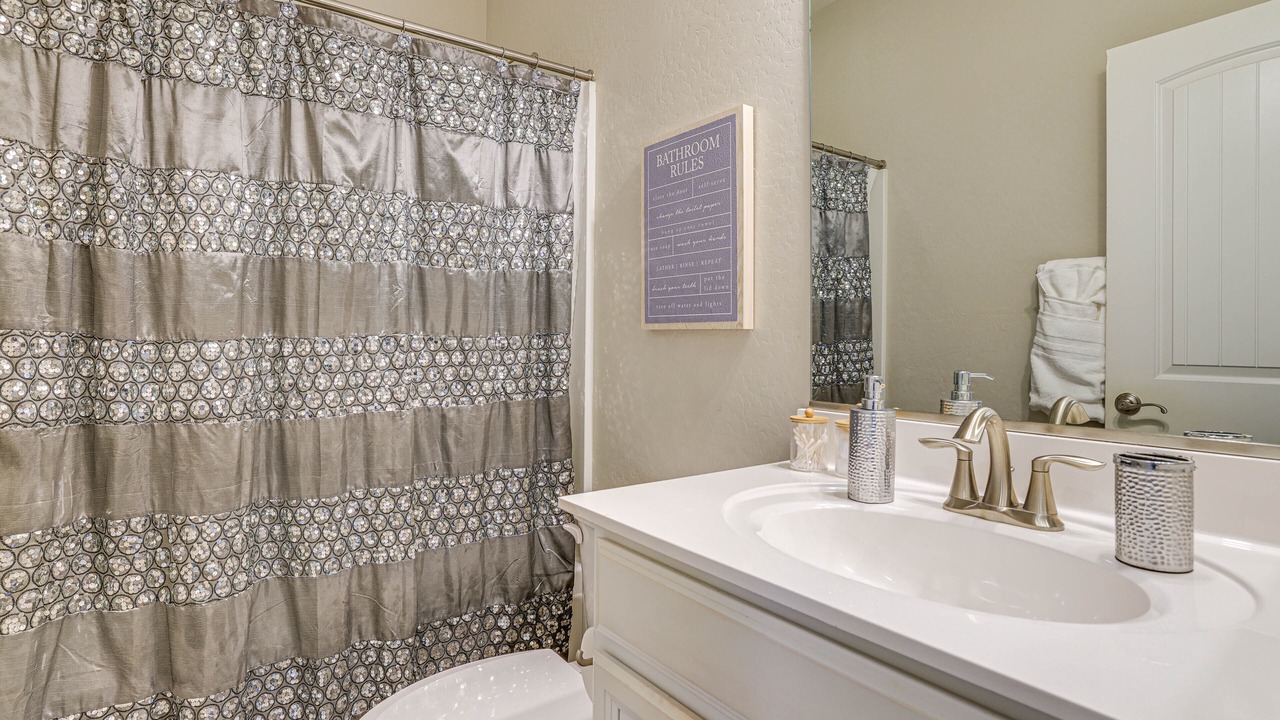 Photo of Bathroom in Montecito in Estrella