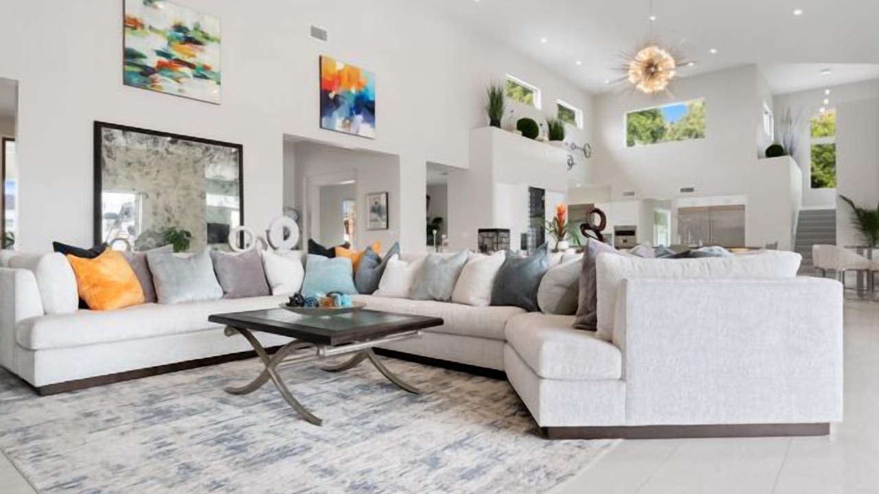 Photo of Livingroom in Arcadia Manors