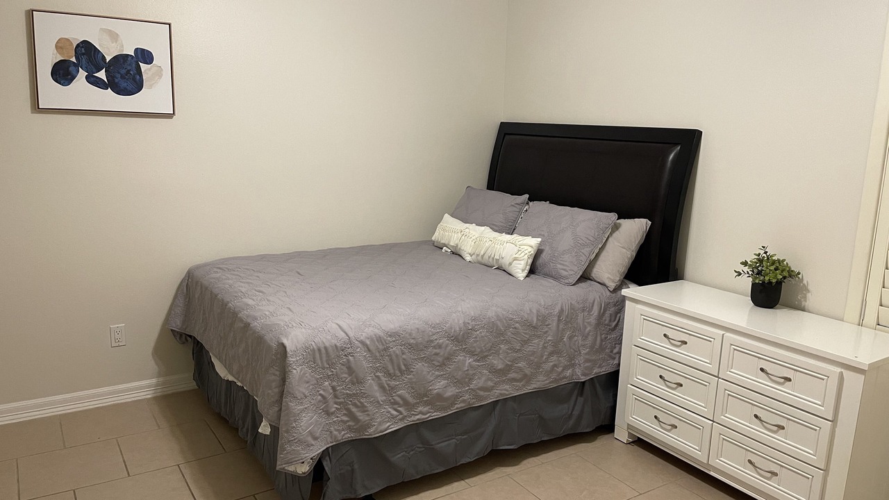 Photo of Bedroom in Edinburg