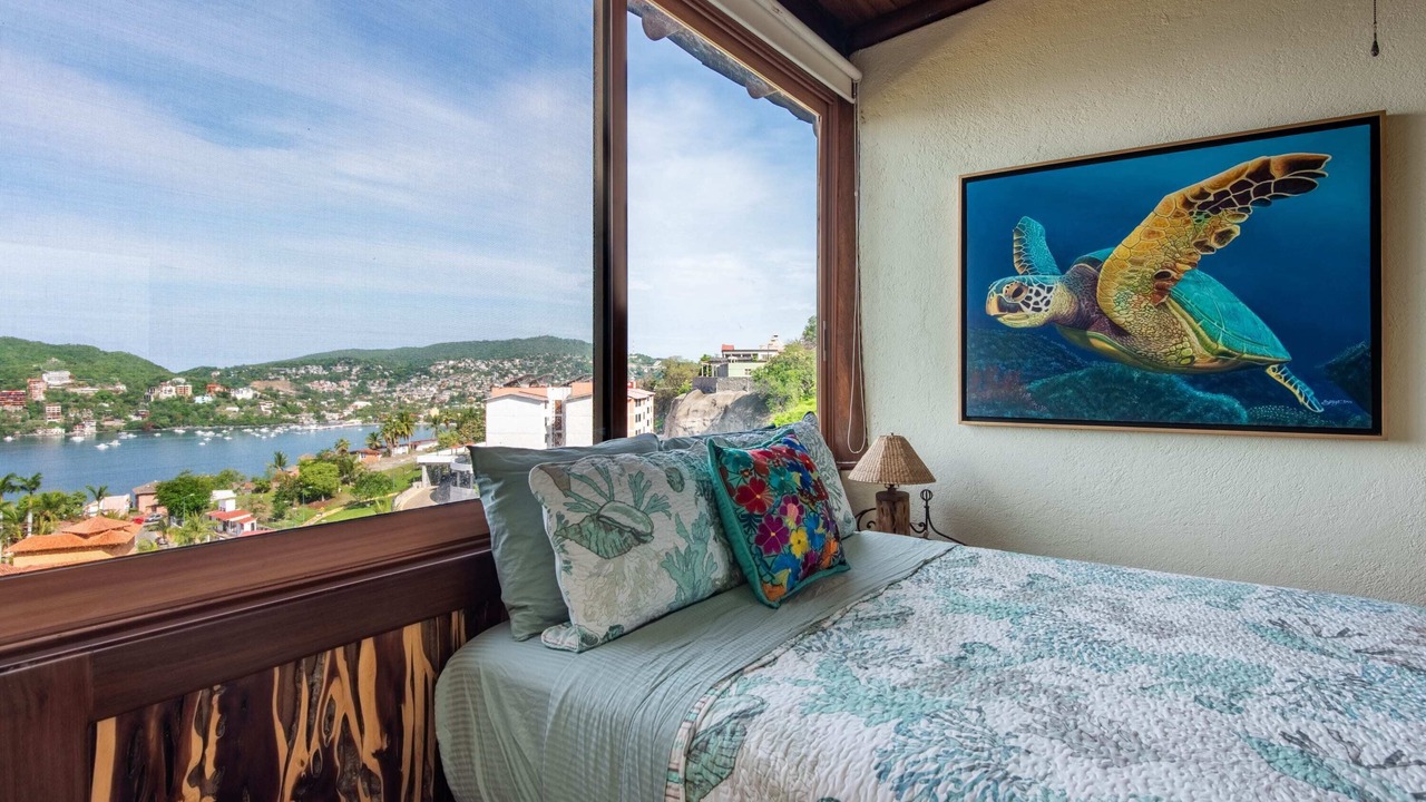 Photo of Bedroom in Zihuatanejo