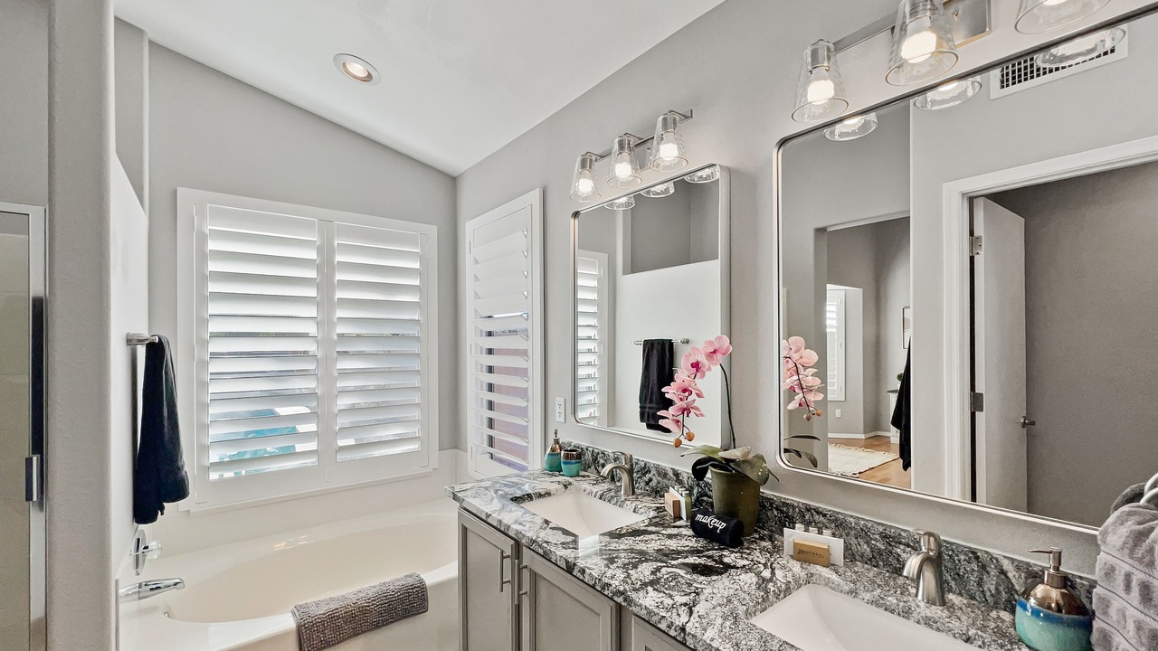 Photo of Bathroom in Kingswood Parke