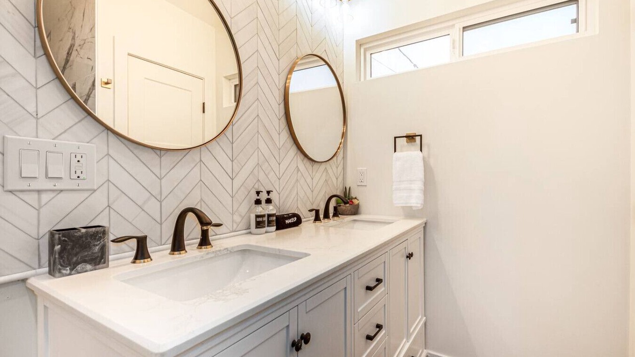 Photo of Bathroom in Garfield