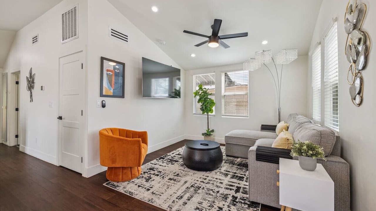 Photo of Livingroom in Garfield