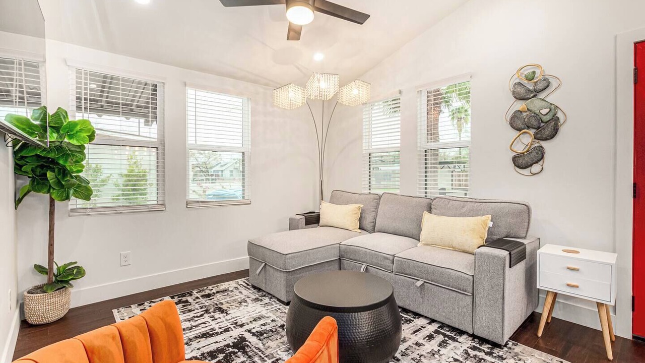 Photo of Livingroom in Garfield