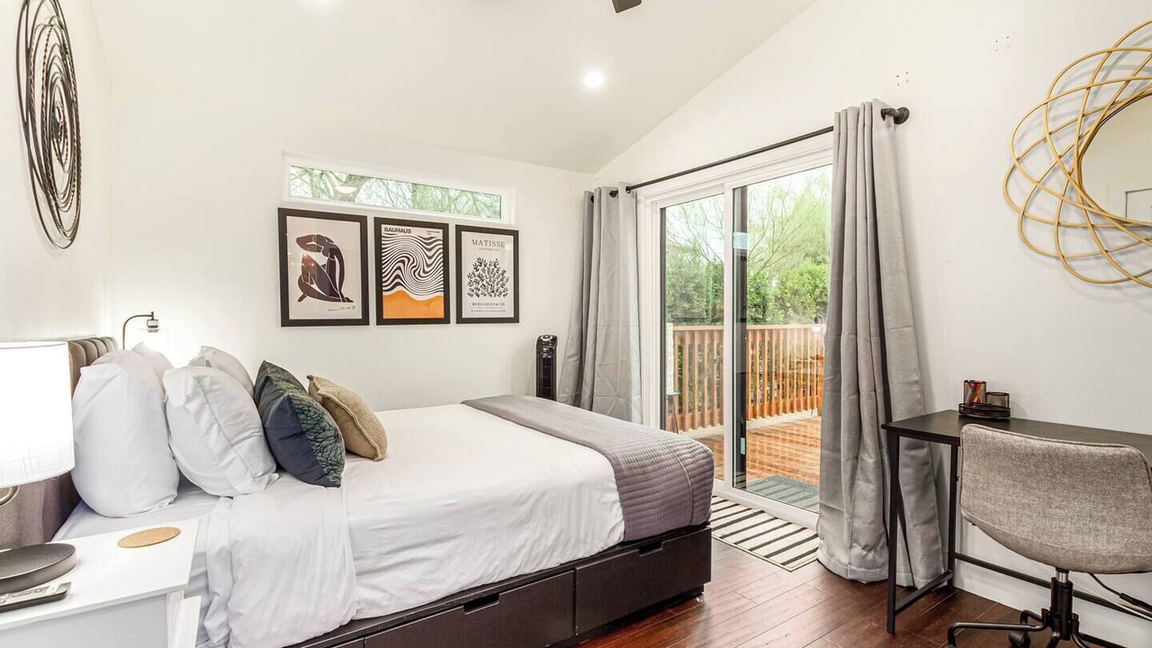 Photo of Bedroom in Garfield