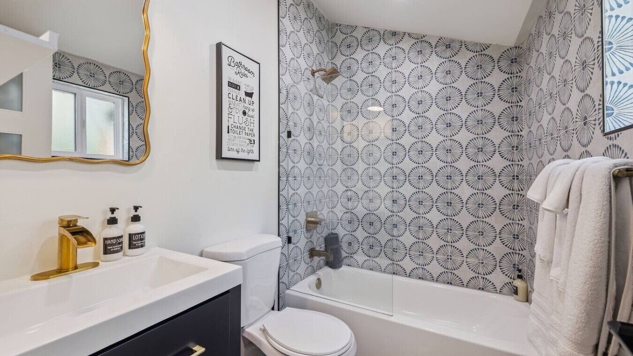 Photo of Bathroom in Garfield