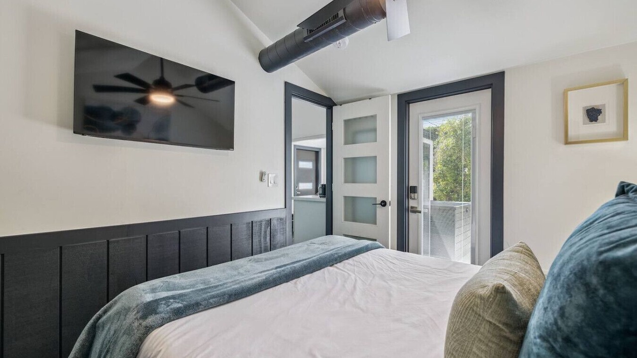Photo of Bedroom in Garfield
