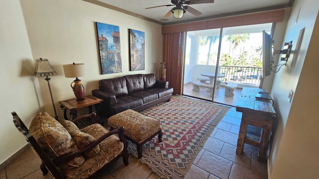 Photo of Livingroom in Cholla Bay