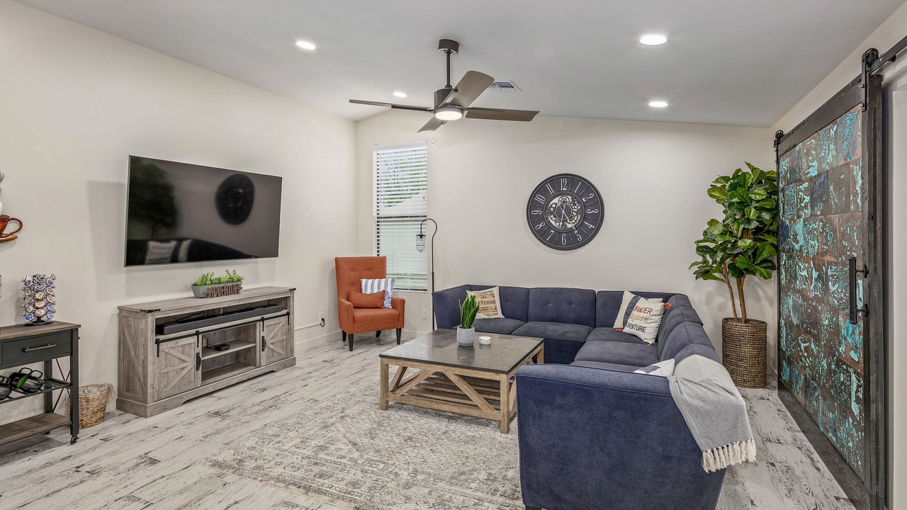 Photo of Livingroom in Bellair