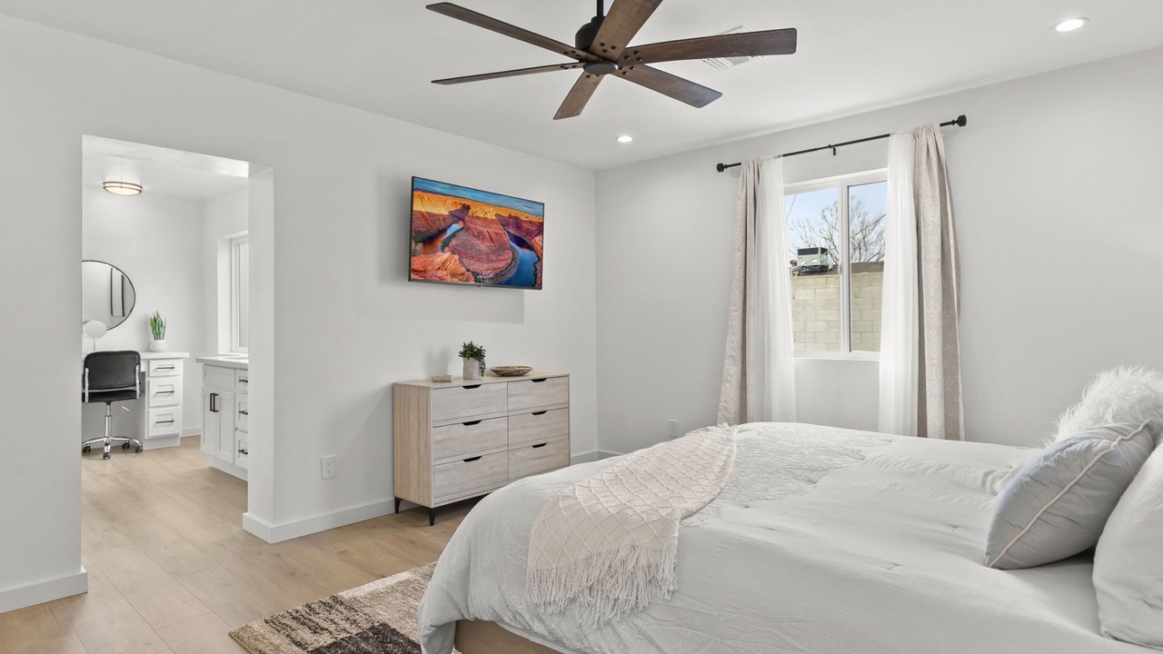 Photo of Bedroom in Papago Parkway