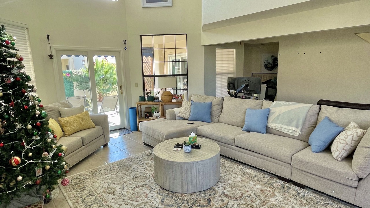 Photo of Livingroom in Shalimar