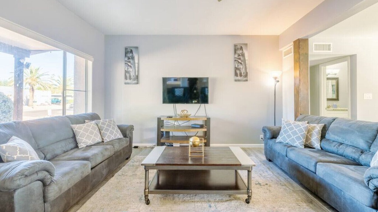 Photo of Livingroom in Raskin Estates