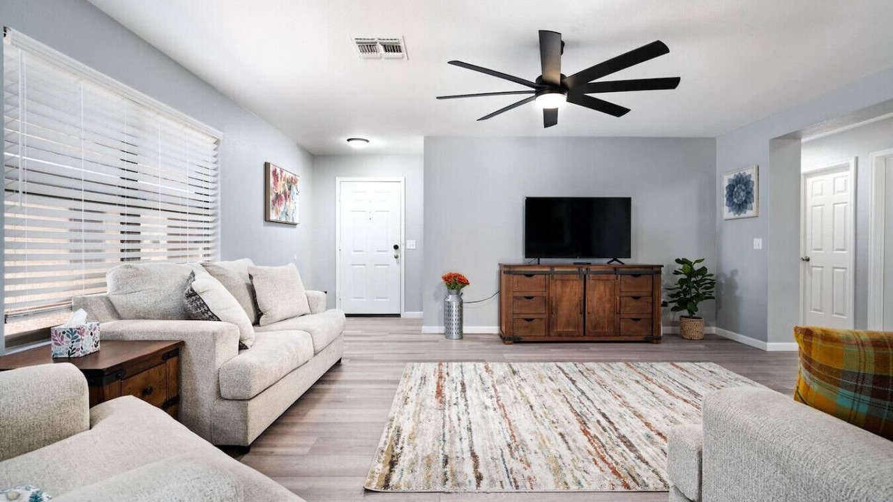 Photo of Livingroom in West Point Towne Center