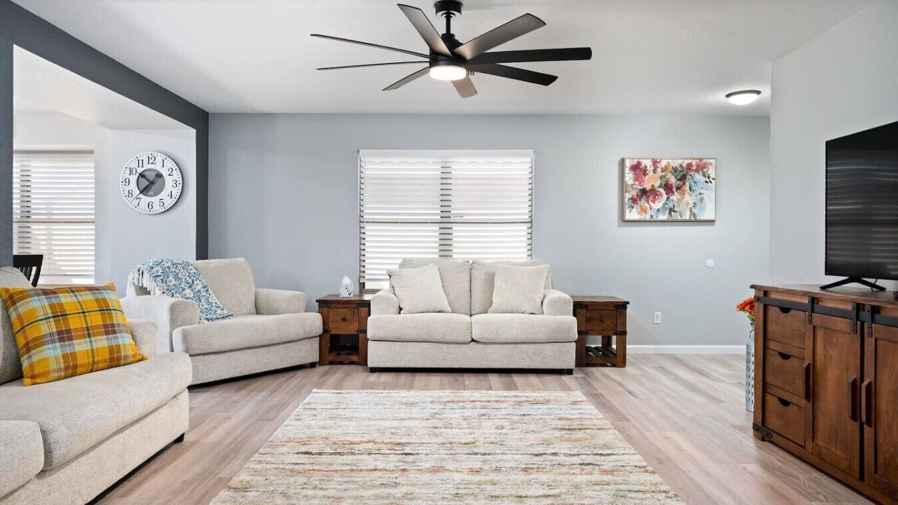 Photo of Livingroom in West Point Towne Center