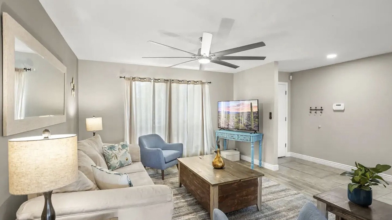 Photo of Livingroom in Paradise Valley Village