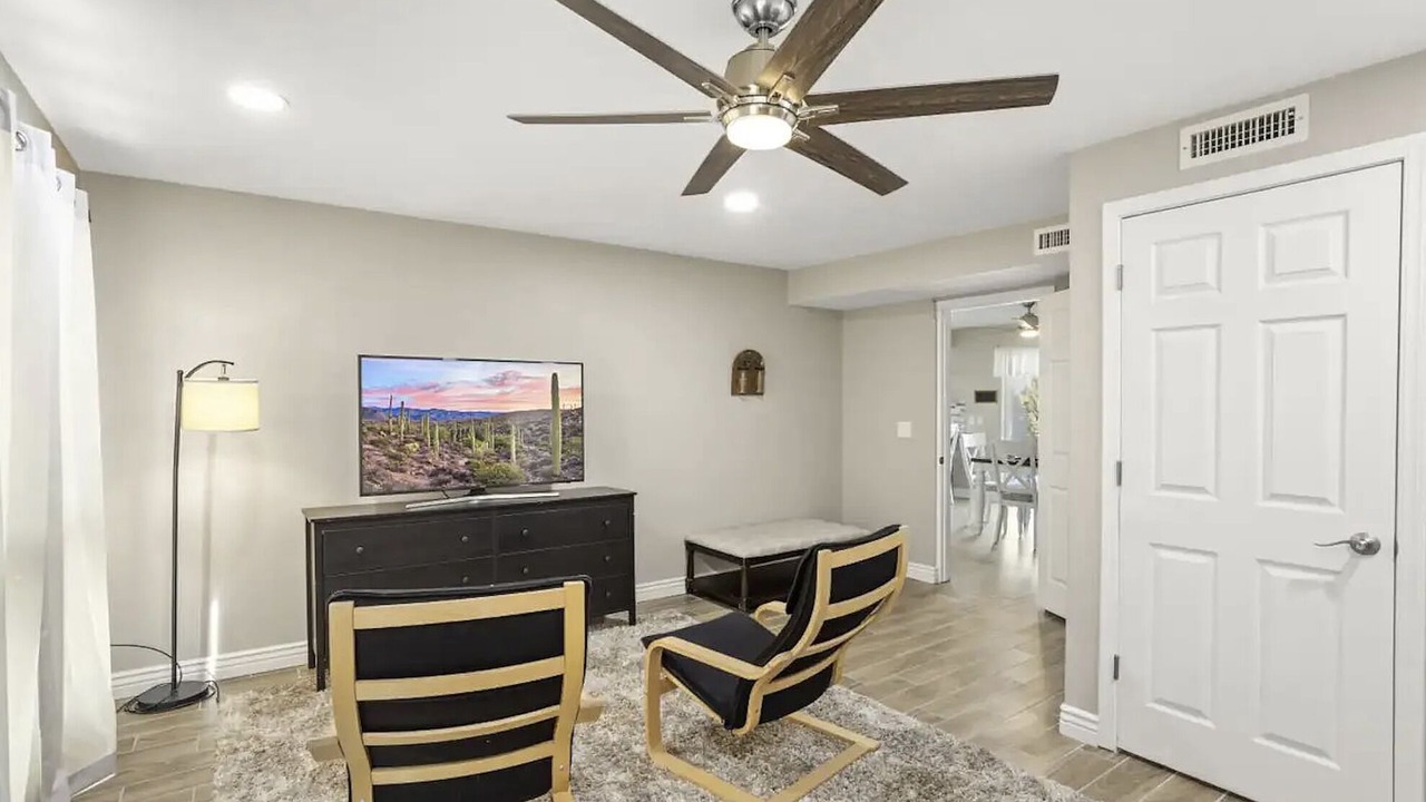 Photo of Livingroom in Paradise Valley Village