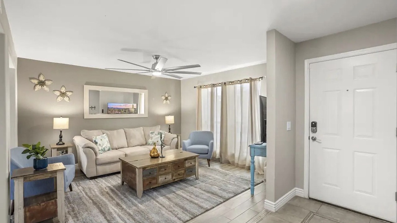 Photo of Livingroom in Paradise Valley Village