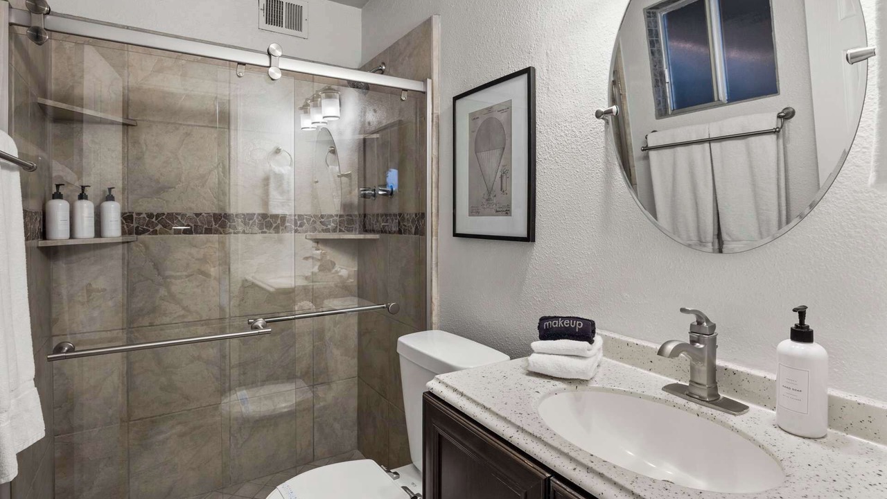 Photo of Bathroom in Paradise Plaza