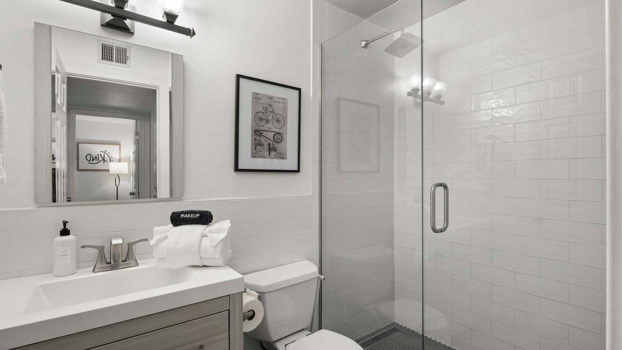 Photo of Bathroom in Paradise Plaza