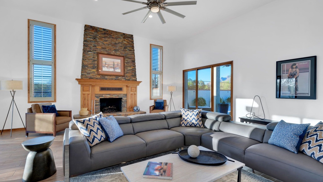 Photo of Livingroom in Shadow Hills
