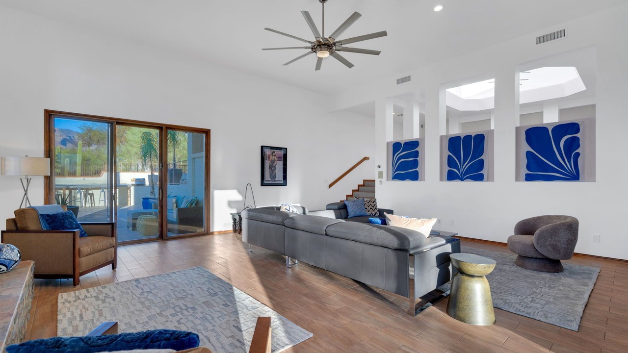 Photo of Livingroom in Shadow Hills