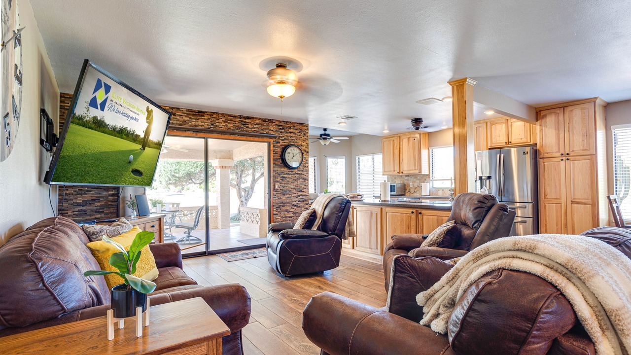 Photo of Livingroom in Fountain of the Sun