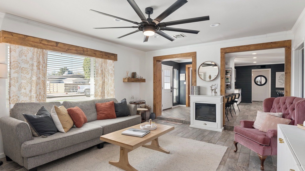 Photo of Livingroom in Gilbert