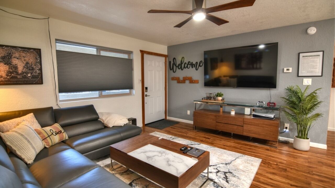 Photo of Livingroom in East Mesa