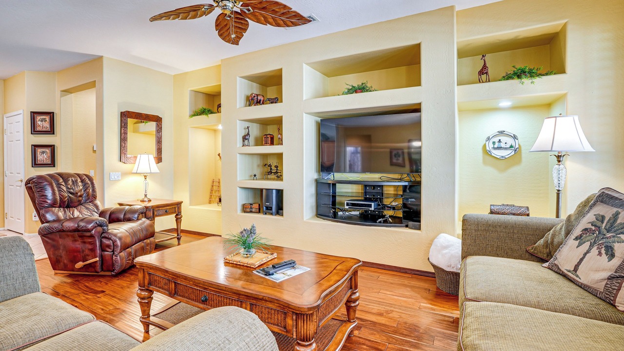 Photo of Livingroom in Surprise