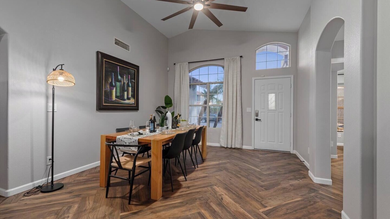 Photo of Livingroom in Monarch