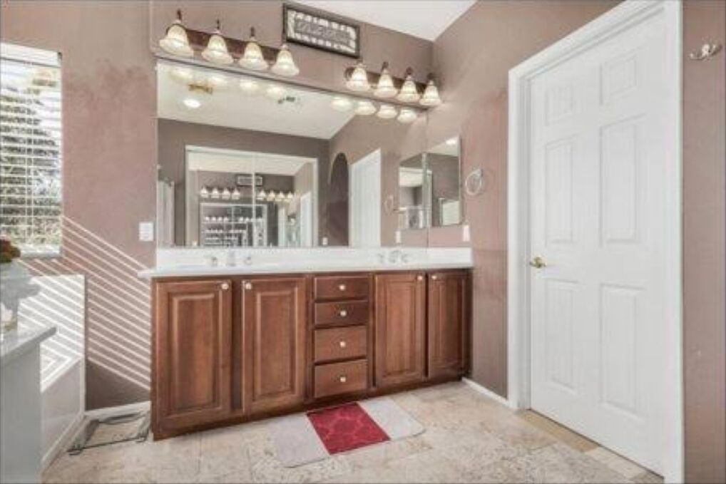 Photo of Bathroom in Foothills Reserve