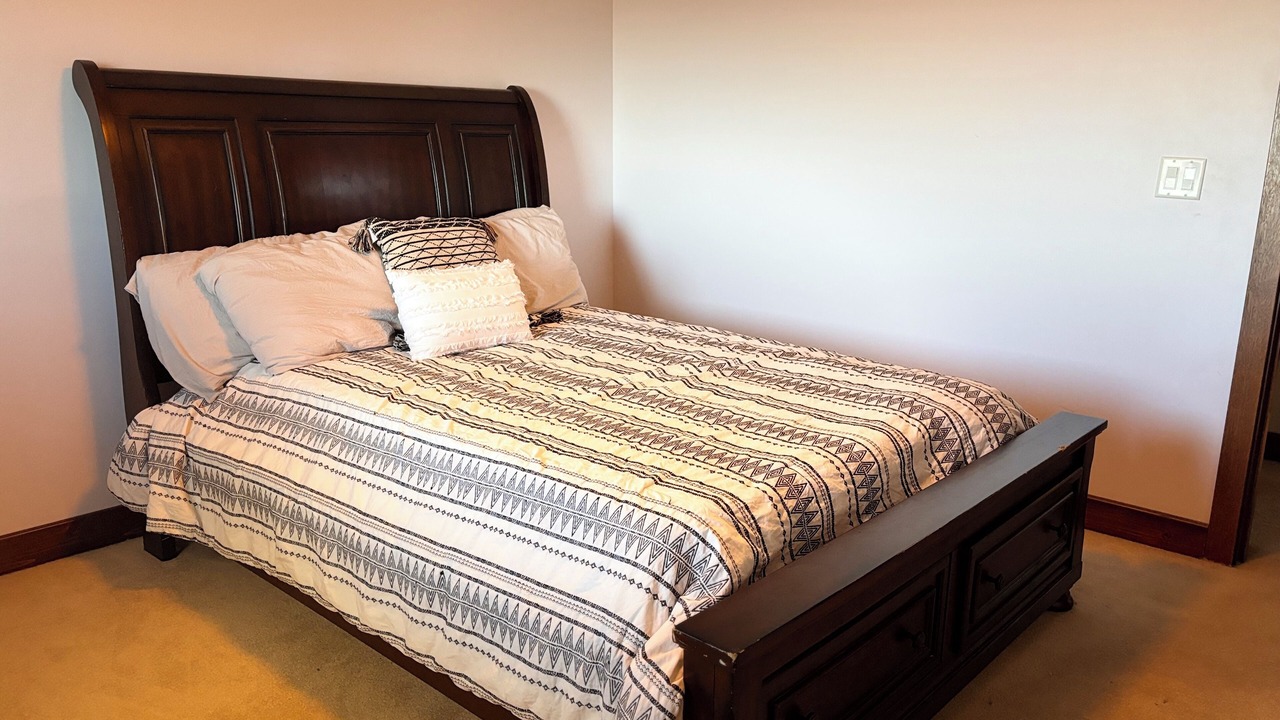 Photo of Bedroom in Oracle